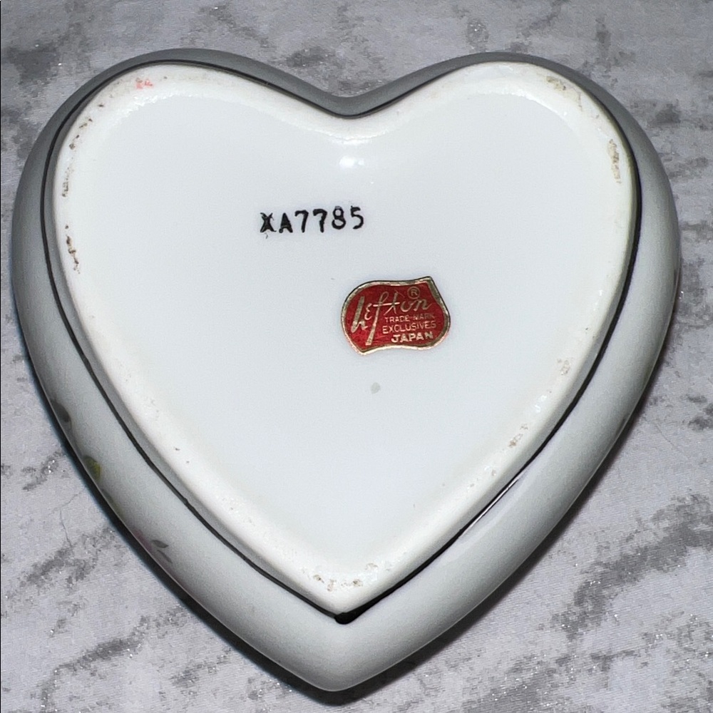 Vintage Lefton Porcelain Heart-Shaped 25th Anniversary Trinket Box - Picture 3 of 3